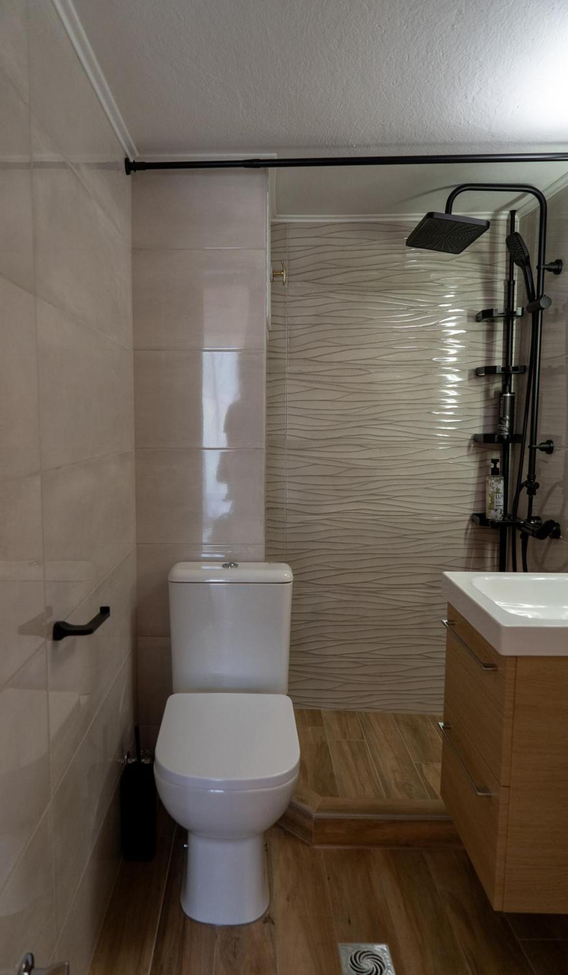Ophelia - New Modern With Spectacular Olympus View Apartment