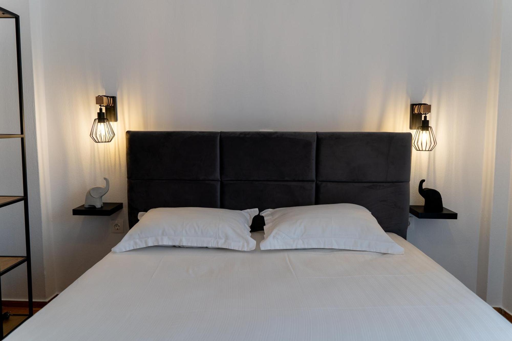 Ophelia - New Modern With Spectacular Olympus View Apartment *